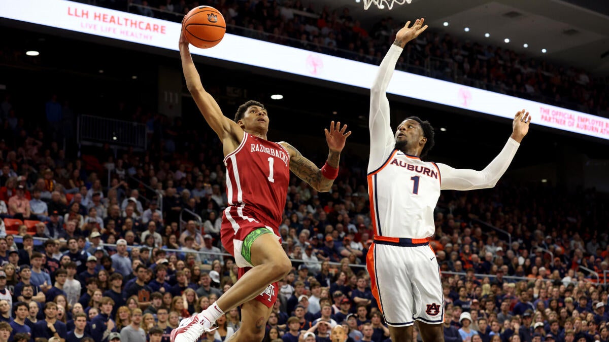 Razorbacks vs Wildcats: Sweet 16 Odds & Game Breakdown